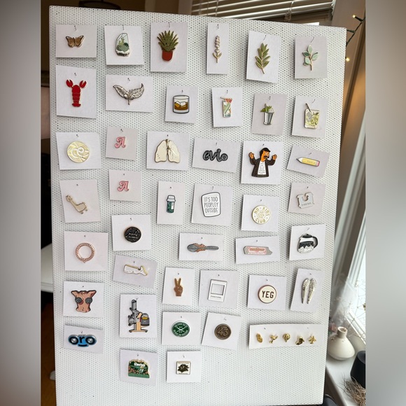 Coffee Plant 🌱 Enamel Pin - Picture 5 of 5